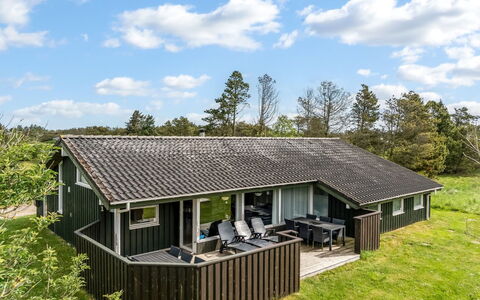 Aponi - 400M from the Sea: Decke, Flooring, Interior Design, Fussboden, Verbundwerkstoff, Möbel, Resort, Hotel, Design, Daylighting