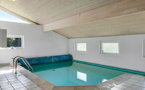 Aponi - 400M from the Sea: Decke, Flooring, Interior Design, Fussboden, Verbundwerkstoff, Möbel, Resort, Hotel, Design, Daylighting