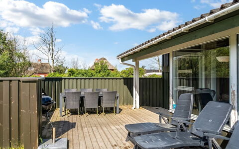 Aponi - 400M from the Sea: Decke, Flooring, Interior Design, Fussboden, Verbundwerkstoff, Möbel, Resort, Hotel, Design, Daylighting