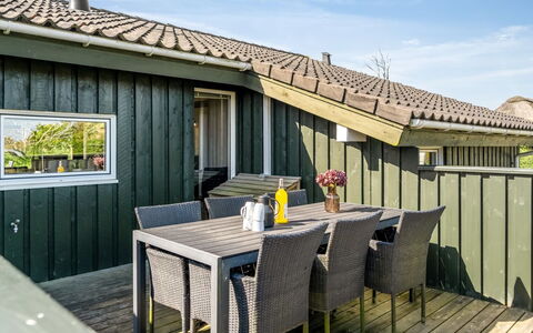 Aponi - 400M from the Sea: Decke, Flooring, Interior Design, Fussboden, Verbundwerkstoff, Möbel, Resort, Hotel, Design, Daylighting