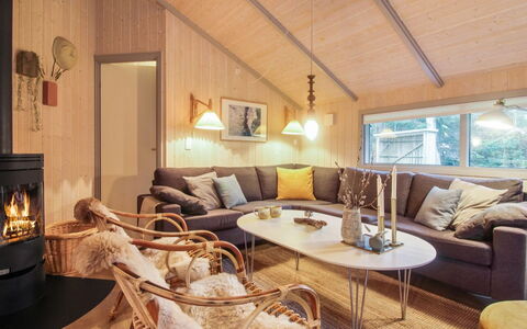 Lovisa - 500M from the Sea: Möbel, Interior Design, Stuhl, Flooring, Tabelle, Resort, Fussboden, Decke, Zimmer, Eco Hotel