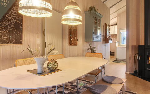 Lovisa - 500M from the Sea: Möbel, Interior Design, Stuhl, Flooring, Tabelle, Resort, Fussboden, Decke, Zimmer, Eco Hotel