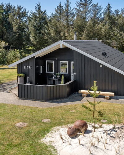 Lovisa - 500M from the Sea