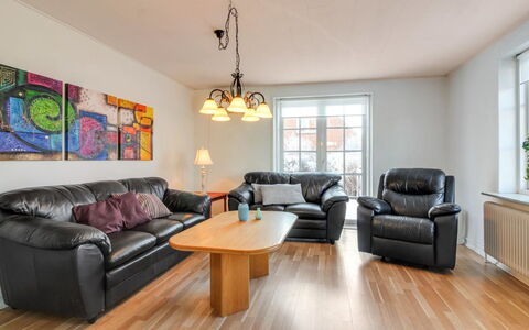 Fraþulf - 6Km from the Sea: Möbel, Interior Design, Couch, Flooring, Fussboden, Holz, Holzboden, Wohnzimmer, Zimmer, Decke