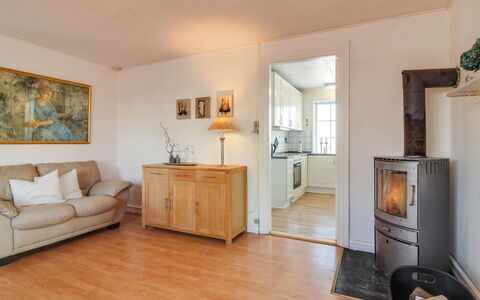 Fraþulf - 6Km from the Sea: Möbel, Flooring, Fussboden, Holz, Interior Design, Couch, Zimmer, Holzboden, Decke, Wohnzimmer