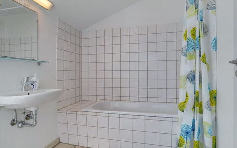 Nantje - 125M from the Sea: Armatur, Flooring, Interior Design, Badezimmer, Fussboden, Installation, Decke, Badewanne, Verbundwerkstoff, Fliese