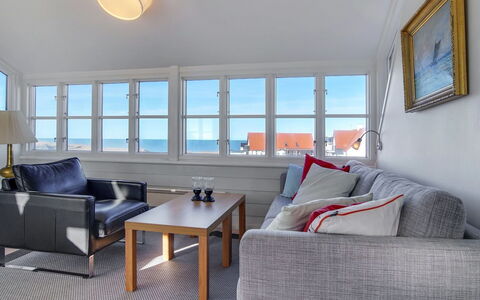 Nantje - 125M from the Sea: Möbel, Interior Design, Flooring, Fussboden, Couch, Decke, Zimmer, Wohnung, Wohnzimmer