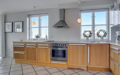 Nantje - 125M from the Sea: Flooring, Küche, Countertop, Cabinetry, Holz, Interior Design, Fussboden, Küchengerät, Spüle, Major Appliance