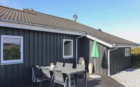 Lauri - 350M from the Sea: Dach, Haus, Wohngebiet, Zuhause, Estate, Hütte, Design