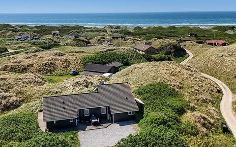 Lauri - 350M from the Sea: Dach, Haus, Wohngebiet, Zuhause, Estate, Hütte, Design