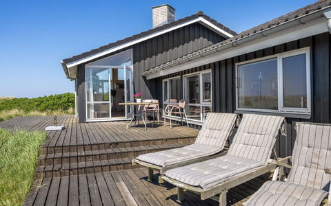 Lauri - 350M from the Sea: Dach, Haus, Wohngebiet, Zuhause, Estate, Hütte, Design