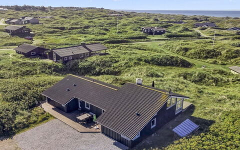 Lauri - 350M from the Sea: Dach, Haus, Wohngebiet, Zuhause, Estate, Hütte, Design