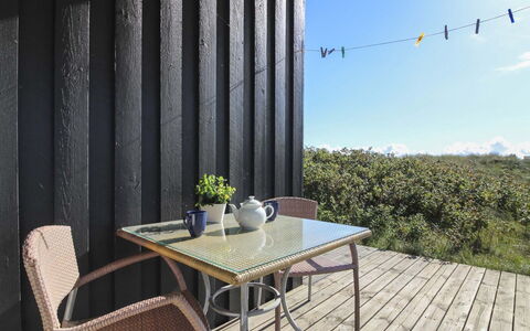 Lauri - 350M from the Sea: Dach, Haus, Wohngebiet, Zuhause, Estate, Hütte, Design