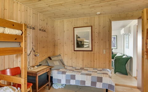 Amarah - 325M from the Sea: Möbel, Interior Design, Wand, Flooring, Holz, Fussboden, Decke, Schlafzimmer, Zimmer, Bett