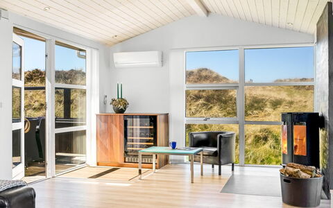 Ingela - 350M from the Sea: Möbel, Flooring, Interior Design, Fussboden, Holzboden, Holz, Decke, Wohnzimmer, Beleuchtung, Laminatboden