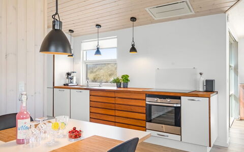 Ingela - 350M from the Sea: Flooring, Interior Design, Möbel, Holz, Countertop, Küche, Decke, Fussboden, Light Fixture, Cabinetry