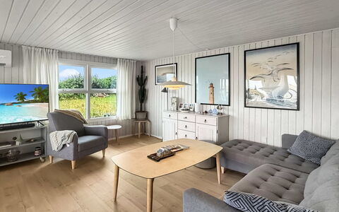Steffenie - 400M from the Sea: Möbel, Interior Design, Flooring, Fussboden, Holz, Decke, Couch, Wohnzimmer, Holzboden, Zimmer