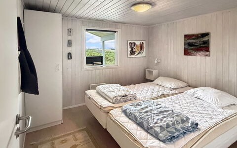 Steffenie - 400M from the Sea: Holz, Zuhause, Schlafzimmer, Bett, Bettrahmen, Bedding, Design, Hartholz, Bettdecke, Daylighting