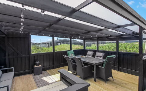 Bertil - 400M from the Sea: Holz, Fussboden, Flooring, Deck, Verbundwerkstoff, Hartholz, Planke, Holzboden, Schatten, Holzbeize