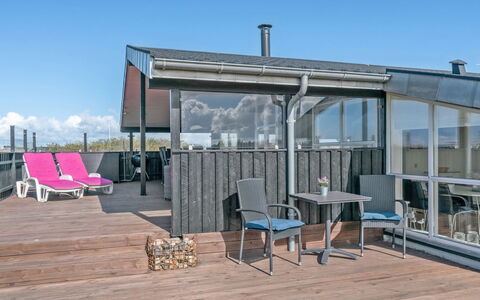 Bertil - 400M from the Sea: Wohngebiet, Dach, Vorort, Auffahrt, Estate, Kamin