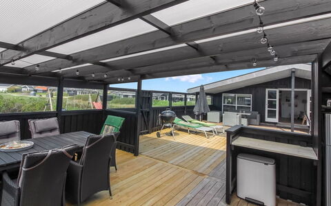 Bertil - 400M from the Sea: Decke, Flooring, Interior Design, Fussboden, Verbundwerkstoff, Möbel, Resort, Hotel, Design, Daylighting
