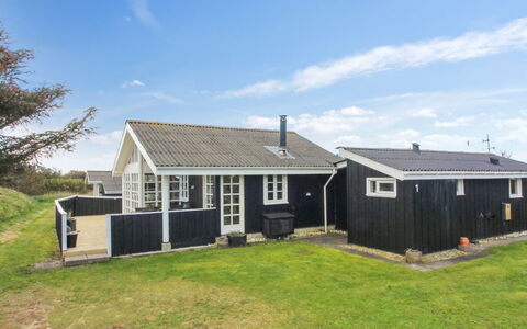 Bjari - 850M from the Sea: Decke, Flooring, Interior Design, Fussboden, Verbundwerkstoff, Möbel, Resort, Hotel, Design, Daylighting