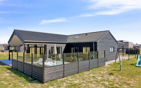 Ambra - 950M from the Sea: Dach, Zuhause, Tür, Hütte, Schatten, Abstellgleis, Garten, Estate, Hinterhof