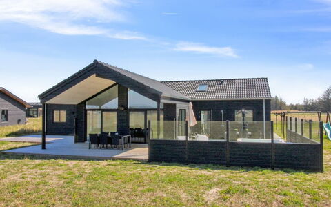 Ambra - 950M from the Sea: Dach, Zuhause, Tür, Hütte, Schatten, Abstellgleis, Garten, Estate, Hinterhof