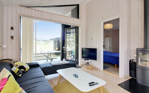 Mikkel - 300M from the Sea: Holz, Flooring, Fussboden, Decke, Holzboden, Wohnzimmer, Hartholz, Holzbeize, Planke, Design