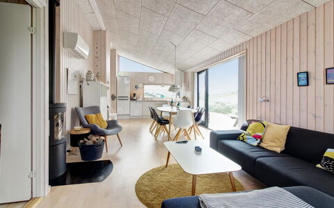 Mikkel - 300M from the Sea: Holz, Flooring, Decke, Wohnzimmer, Zimmer, Holzboden, Hartholz, Haushaltsgerät, Holzbeize