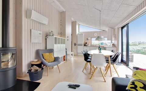 Mikkel - 300M from the Sea: Interior Design, Holz, Flooring, Decke, Fussboden, Möbel, Wohnzimmer, Zimmer, Stuhl, Holzboden