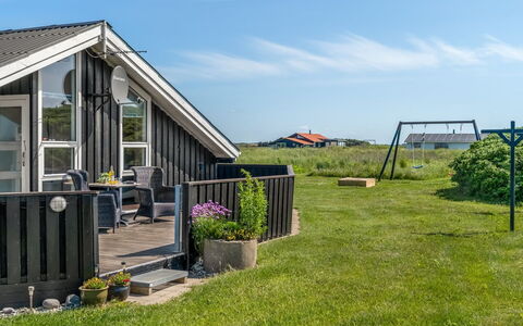 Sina - 300M from the Sea: Haus, Zuhause, Tür, Dach, Hütte, Estate, Garten, Schatten, Abstellgleis, Garten
