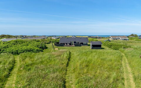 Sina - 300M from the Sea: Haus, Zuhause, Tür, Dach, Hütte, Estate, Garten, Schatten, Abstellgleis, Garten