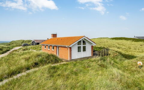 Broder - 150M from the Sea: Haus, Zuhause, Tür, Dach, Hütte, Estate, Garten, Schatten, Abstellgleis, Garten