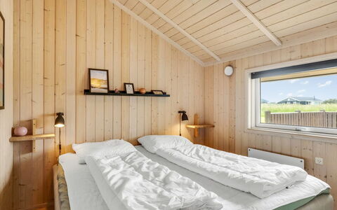 Kiran - 200M from the Sea: Holz, Zuhause, Hartholz, Planke, Hütte, Holzbeize, Schlafzimmer, Blockhaus, Design, Bett