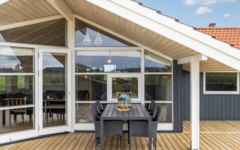Kiran - 200M from the Sea: Holz, Zuhause, Deck, Hartholz, Veranda, Schatten, Planke, Abstellgleis, Holzbeize, Outdoor Struktur