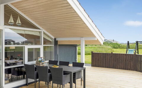 Kiran - 200M from the Sea: Holz, Zuhause, Die Architektur, Veranda, Dach, Hartholz, Planke, Deck, Schatten, Tür