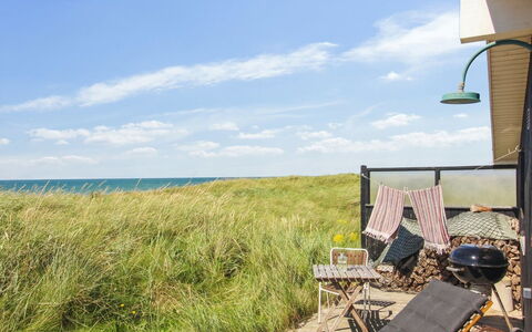Anissa - 100M from the Sea: Decke, Flooring, Interior Design, Fussboden, Verbundwerkstoff, Möbel, Resort, Hotel, Design, Daylighting