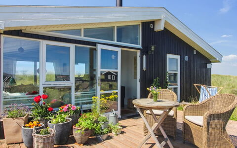 Anissa - 100M from the Sea: Decke, Flooring, Interior Design, Fussboden, Verbundwerkstoff, Möbel, Resort, Hotel, Design, Daylighting