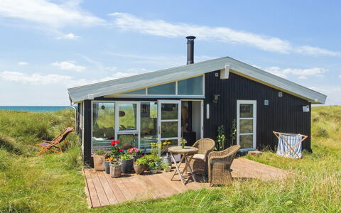 Anissa - 100M from the Sea: Decke, Flooring, Interior Design, Fussboden, Verbundwerkstoff, Möbel, Resort, Hotel, Design, Daylighting