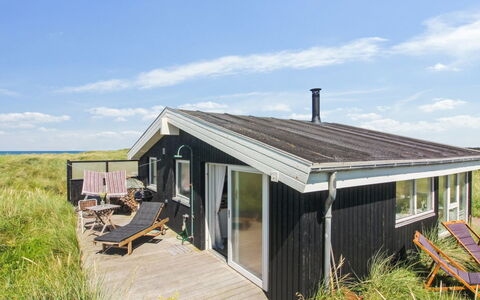 Anissa - 100M from the Sea: Decke, Flooring, Interior Design, Fussboden, Verbundwerkstoff, Möbel, Resort, Hotel, Design, Daylighting