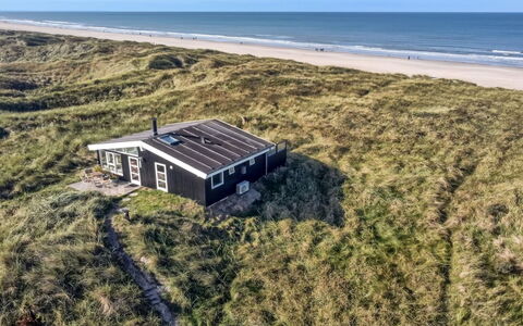 Anissa - 100M from the Sea: Dach, Haus, Grundstueck, Zuhause, Hütte, Estate, Gartenbauten, Schatten, Blockhaus, Landscaping
