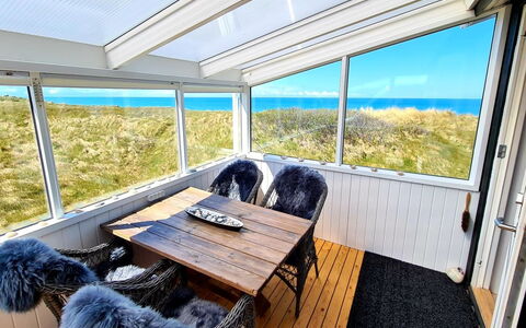 Freydis - 92M from the Sea: Möbel, Interior Design, Stuhl, Flooring, Tabelle, Resort, Fussboden, Decke, Zimmer, Eco Hotel