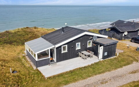 Freydis - 92M from the Sea: Möbel, Interior Design, Stuhl, Flooring, Tabelle, Resort, Fussboden, Decke, Zimmer, Eco Hotel