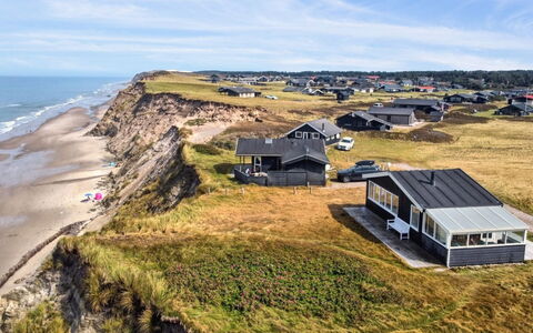 Freydis - 92M from the Sea: Möbel, Interior Design, Stuhl, Flooring, Tabelle, Resort, Fussboden, Decke, Zimmer, Eco Hotel