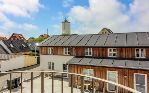 Poulsen - 200M from the Sea: Blau, Hütte, Haus, Zuhause, Bauernhaus, Estate, Abstellgleis