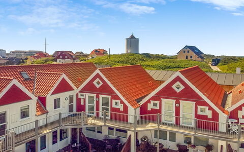 Poulsen - 200M from the Sea: Blau, Hütte, Haus, Zuhause, Bauernhaus, Estate, Abstellgleis