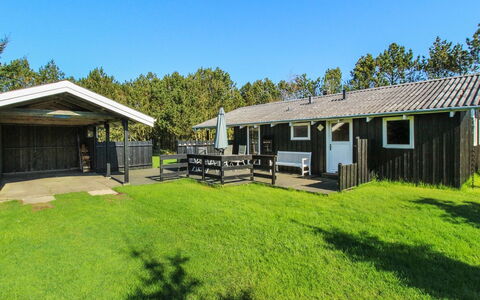 Conradine - 500M from the Sea: Wohngebiet, Dach, Vorort, Auffahrt, Estate, Kamin