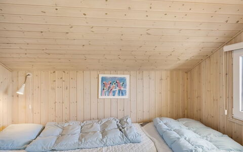 Söhnke - 400M from the Sea: Holz, Schlafzimmer, Bettdecke, Bett, Bedding, Winter, Bettrahmen, Einfrieren, Eiskappe, Hartholz