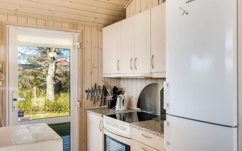 Söhnke - 400M from the Sea: Küche, Holz, Major Appliance, Küchengerät, Interior Design, Flooring, Countertop, Möbel, Zuhause, Fussboden